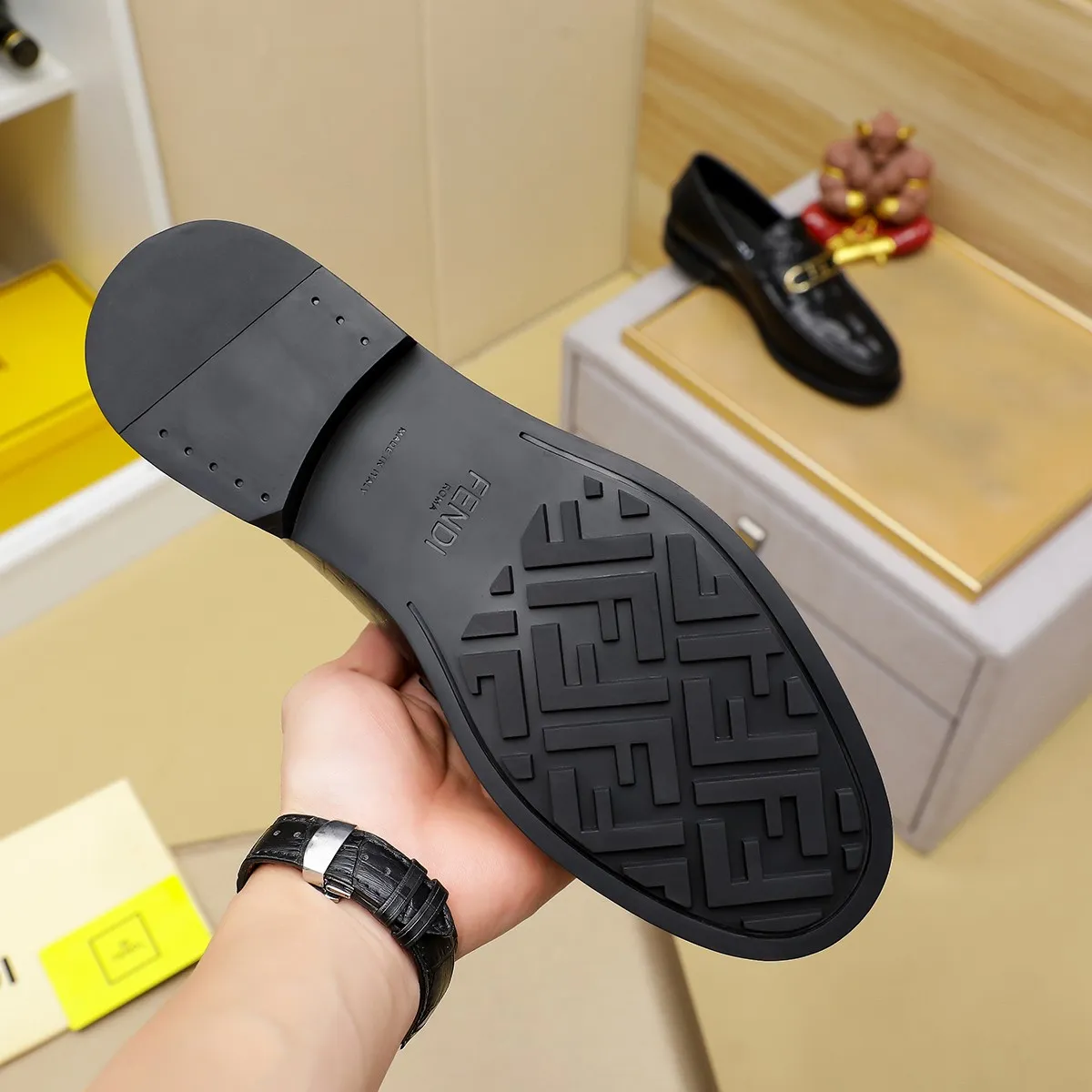 Men's shoes💰460 🕷🕷【FENDI】The latest men's formal leather shoes🇨🇳Classic series not to be missed💯The first layer is made of imported first-layer cowhide☘Original quality, the leather is smooth and delicate🎋The version is awesome, the perfect streamlined outline🍇🐮Leather lining, color, size 38-45...